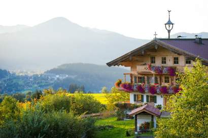 Landschaft-Kitzbuehel-Bauernhaus--Kitzbuehel-Tourismus-Michael-Werlberger.jpg